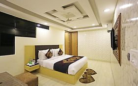 Hotel D'capitol - Delhi Airport 4*