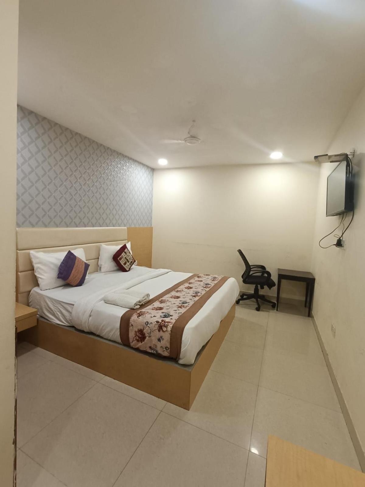 Hotel Grand Suites By D'Capitol Near Delhi Airport New Delhi Exterior photo
